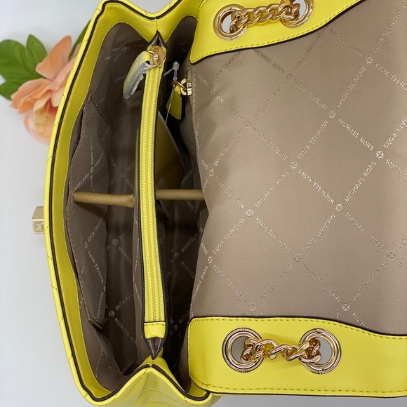 MICHAEL KORS PEYTON MEDIUM SHOULDER FLAP  SUNSHINE - Picture 9 of 14